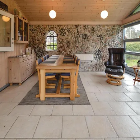 Three-bedroom Holiday In Casa vacanze *