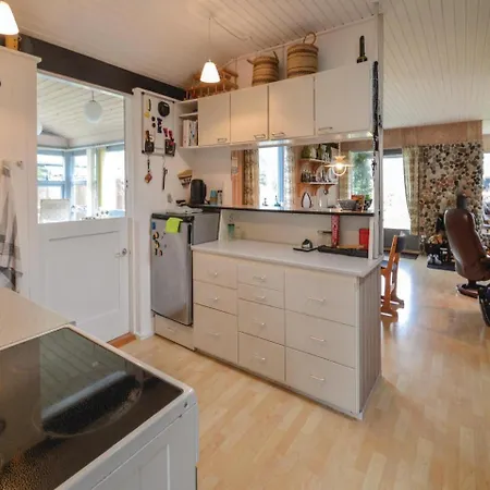 Three-bedroom Holiday In Casa vacanze Rødby